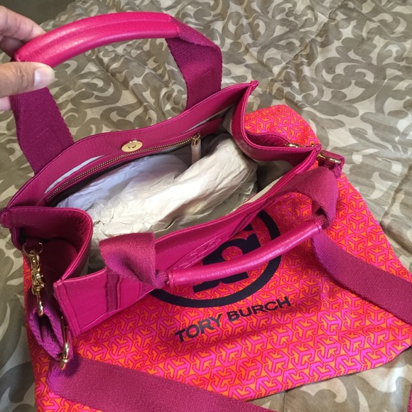 Sold.   Extra pics for tory burch - Picture 2 of 4