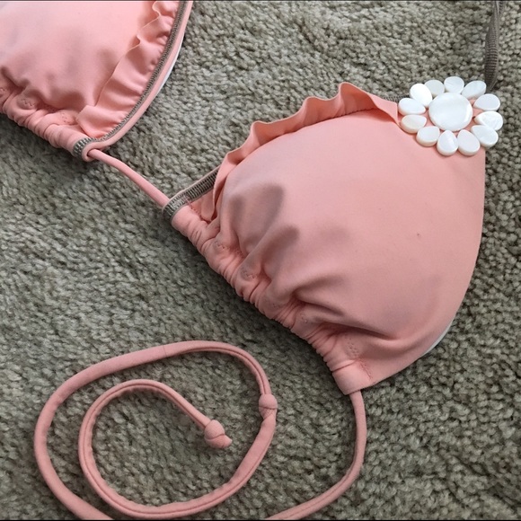 Victoria's Secret Peach Shell Ruffle Bikini Top - Picture 3 of 6