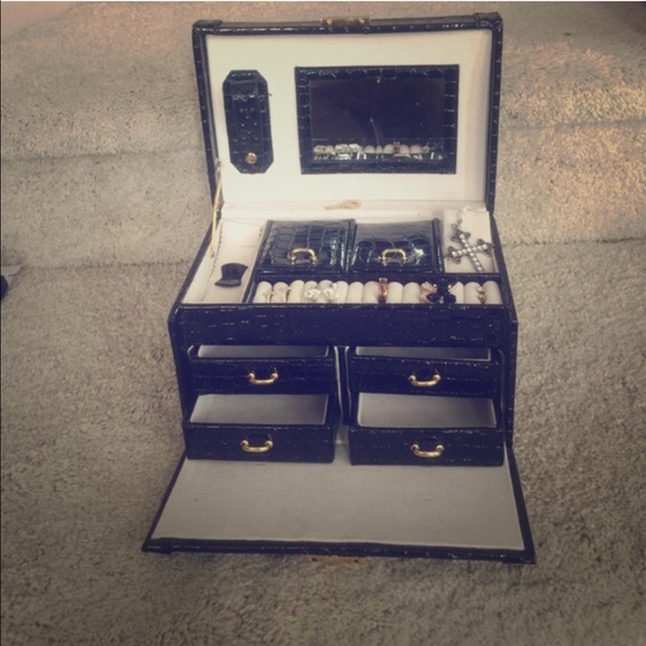 🎁 Great gift Idea ! Cute Jewelry box w/lock & key - Picture 3 of 4