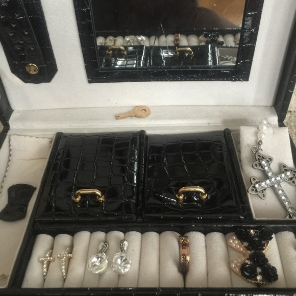 🎁 Great gift Idea ! Cute Jewelry box w/lock & key - Picture 4 of 4