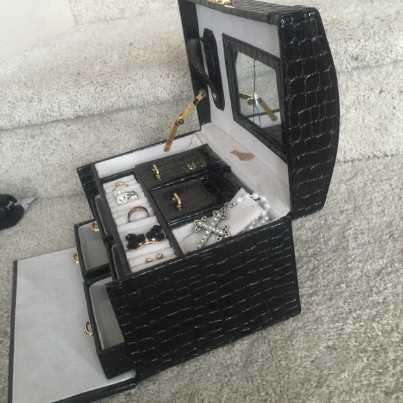 🎁 Great gift Idea ! Cute Jewelry box w/lock & key - Picture 2 of 4