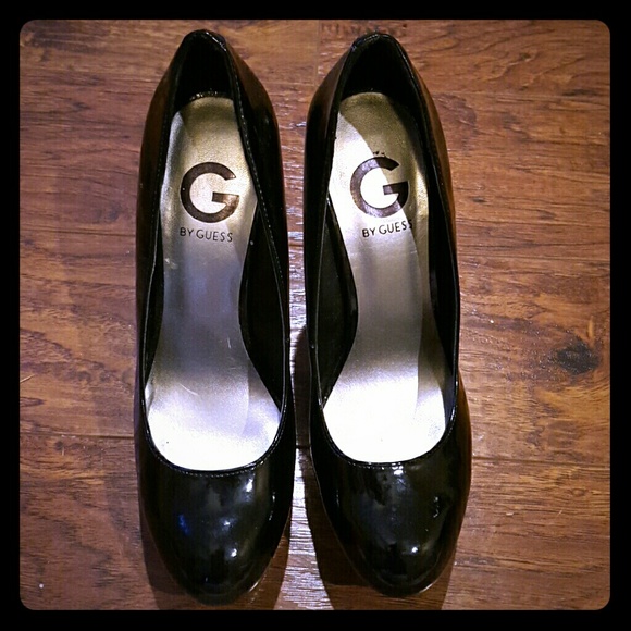 Black patent leather pumps
