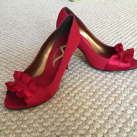 Red ruffle detail heels