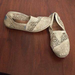 Eyelit TOMS shoes