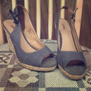 Open toe wedge sandals