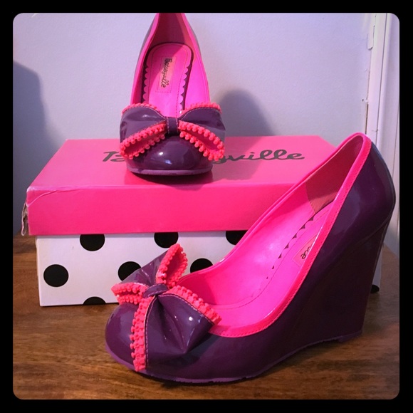 Betseyville by Betsey Johnson Janae wedge