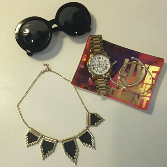 ⚡FLASH SALE⚡Black & gold statement necklace