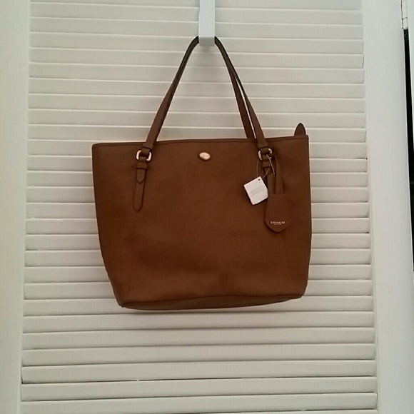 Authentic Coach MWT and gift box great gift