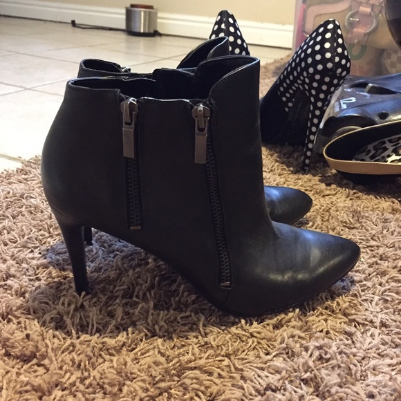 Carlos Santana black pointed booties