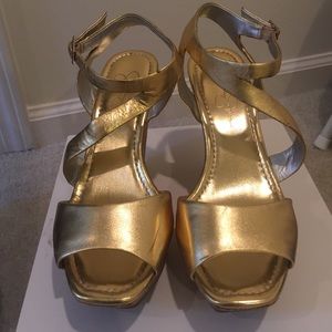 Gold wedges