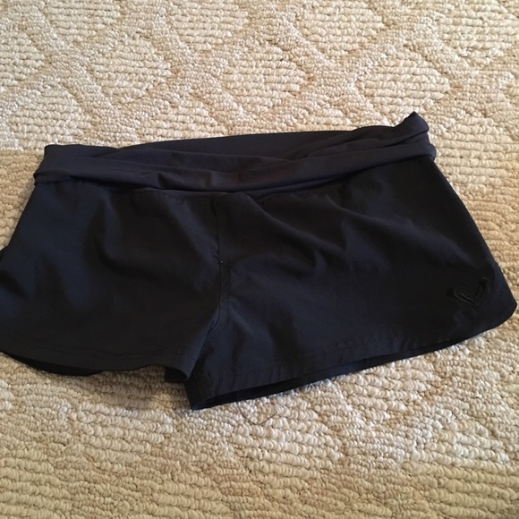 Black roxy board shorts