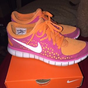 Women's Nike Free Run !💓