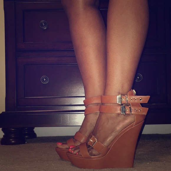 👠Beautiful Camel Wedges!