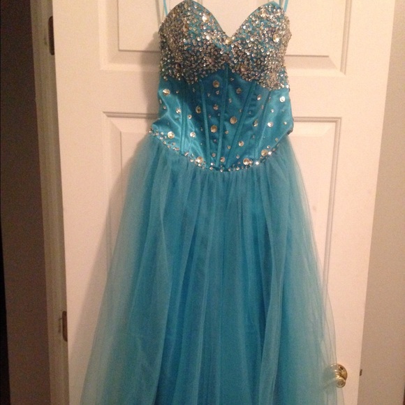 Long Formal Prom/Homecoming/Pageant Dress - Picture 2 of 4