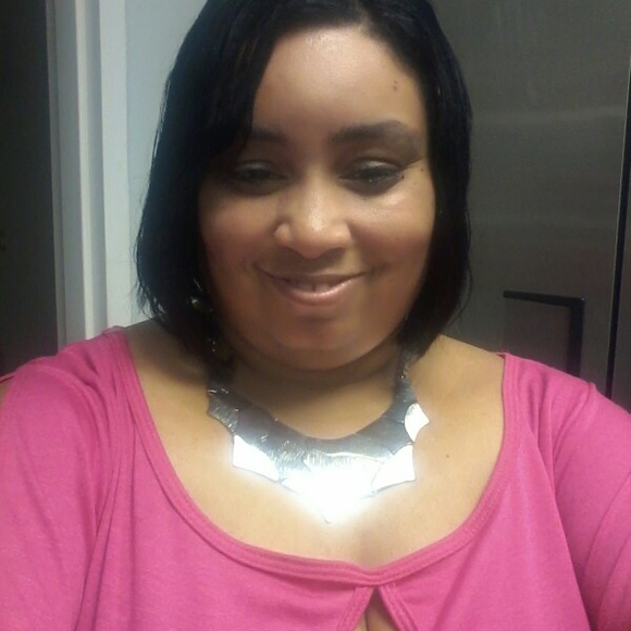 Meet your Posher, Latoya - Picture 1 of 1