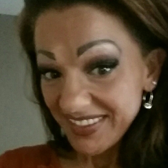 Meet your Posher, Kelli - Picture 2 of 4