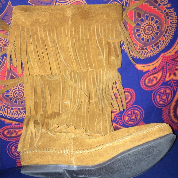 Minnetonka fringe boots - Picture 1 of 4