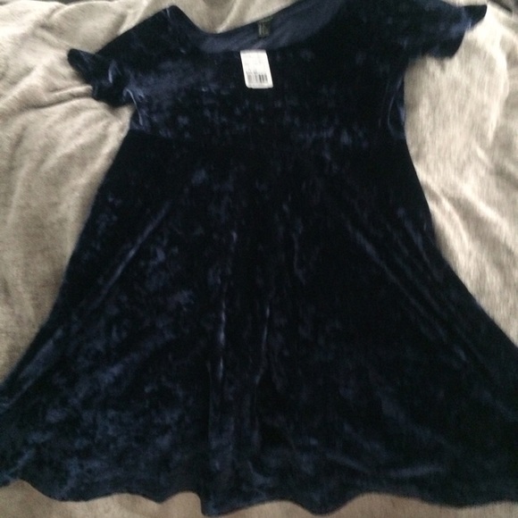Blue crushed velvet with tags F21. NWT