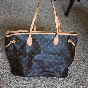 Late tote back (fake)