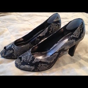 Snakeskin Peep-toe Pumps