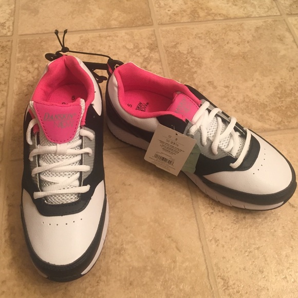 Athletic shoes size 5