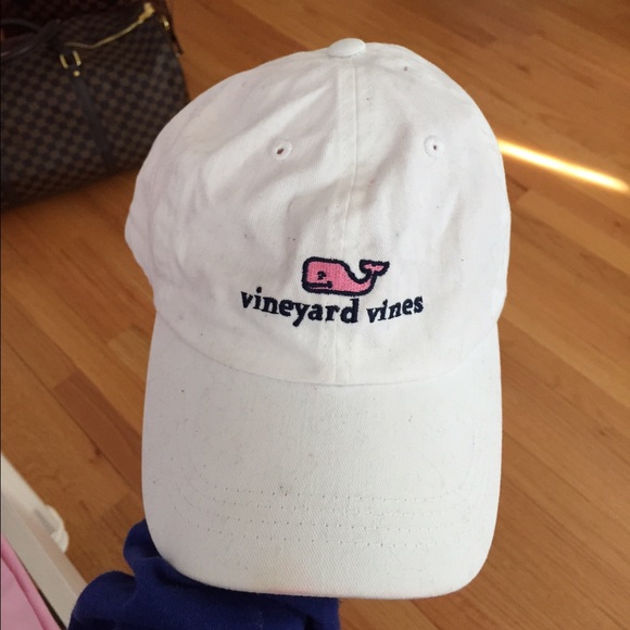 White vineyard vines baseball cap