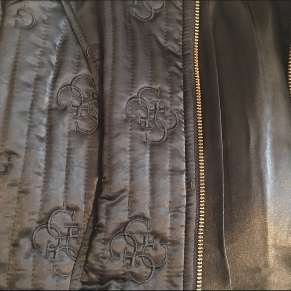 Guess black puffer jacket - Picture 2 of 3