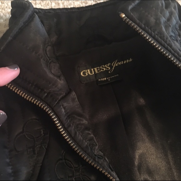 Guess black puffer jacket - Picture 3 of 3