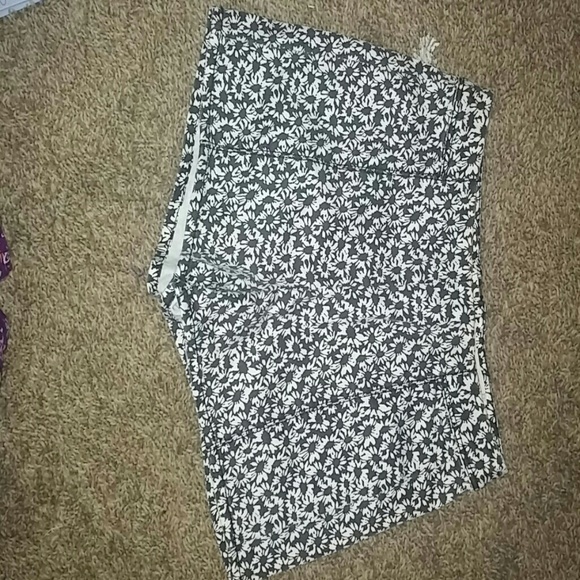 Pacsun Hipster High Waisted Daisy Flower Shorts - Picture 2 of 2