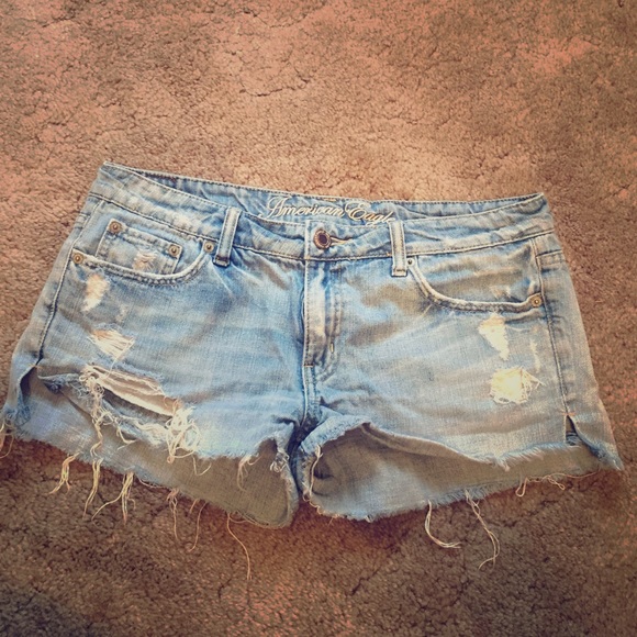 American Eagle Size 6 Distressed Light Shorts