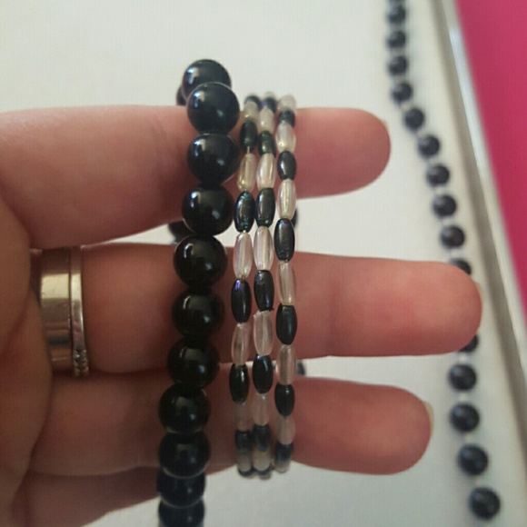 2 bracelets and a necklace - Picture 2 of 2