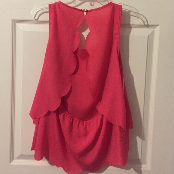 SOLD Pink scalloped tank - Picture 2 of 3
