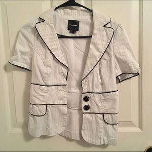 Short sleeve suit jacket