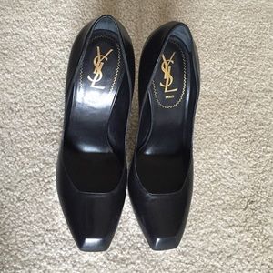 (Yves) Saint Laurent black leather pumps!US10/eu40