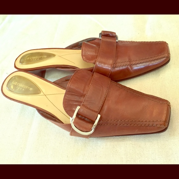 Liz Claiborne leather slip on kitten heel