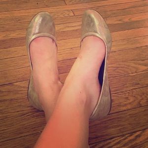 Gold metallic ballet flats!