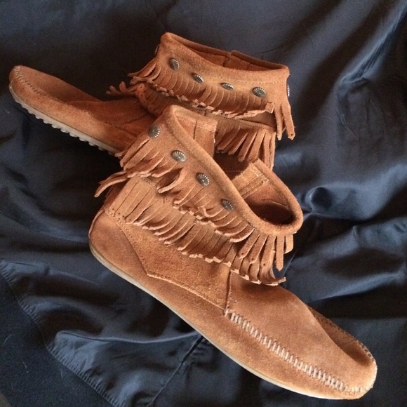 Minnetonka Moccassin booties women's size 9