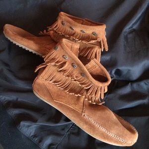 Minnetonka Moccassin booties women's size 9