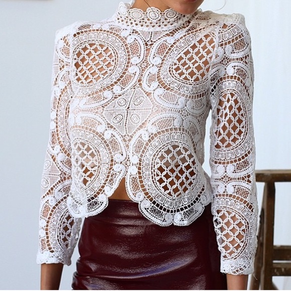 ‼️SOLD IN BUNDLE ‼️White lace crop