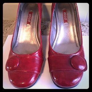 Ruby Red Ecco heels - moving, must sell