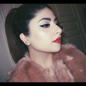 Meet your Posher, Dina