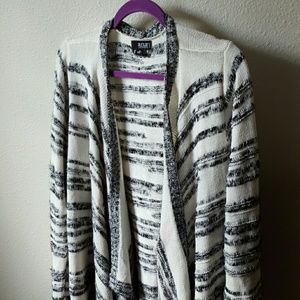 Like NEW a.n.a Waterfall Draped High Low Cardigan