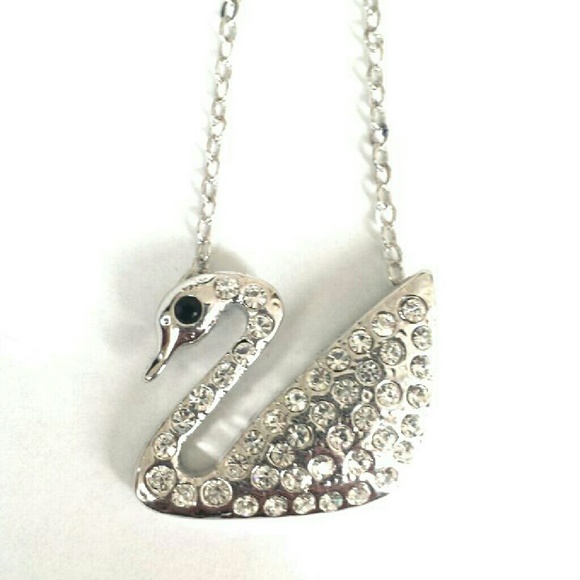 Jewelry - Stunning Swarovski Crystal Swan NWOT