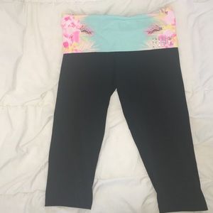 Victoria's Secret PINK cropped yoga pants