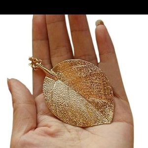 Gold like leaf necklace 18 inches with leaf
