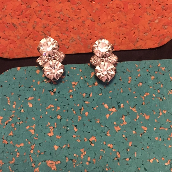 1950's vintage Screw back earrings. - Picture 1 of 2