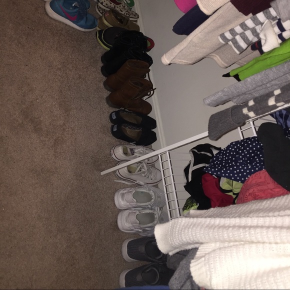 Shoes& clothes - Picture 2 of 2