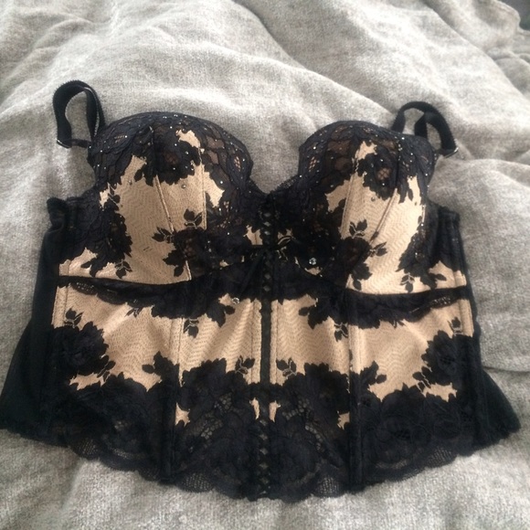 VS bustier corset. Black lace and small rhinestone