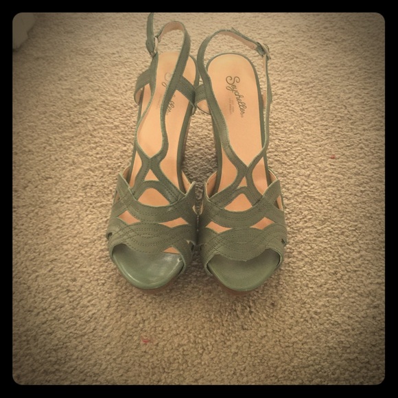 Seychelles wedge sandals! 8 1/2 size