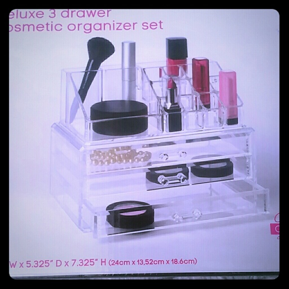 Deluxe 3 drawer cosmetic organizer!!